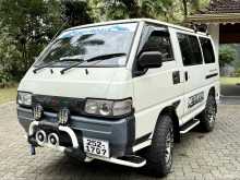 Mitsubishi PO5 1993 Van