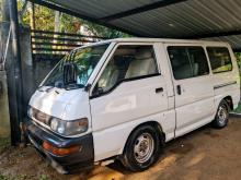 Mitsubishi PO5 1990 Van