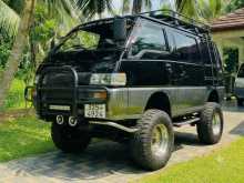 Mitsubishi PO5 1990 Van
