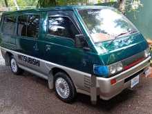 Mitsubishi PO5 1988 Van
