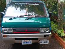 Mitsubishi PO5 1988 Van