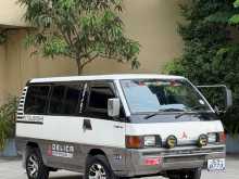 Mitsubishi PO5 1993 Van