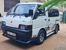 Mitsubishi PO5 1998 Van