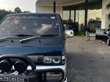 Mitsubishi PO5 2004 Van