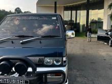 Mitsubishi PO5 2003 Van