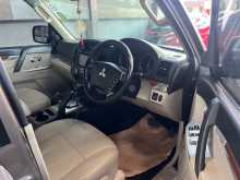 https://riyasewana.com/uploads/mitsubishi-shogun-sge-2014-117371312483.jpg