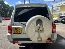 https://riyasewana.com/uploads/mitsubishi-v6-montero-13132358606.jpg