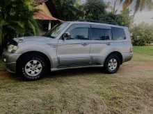 Mitsubishi V75w 2001 SUV