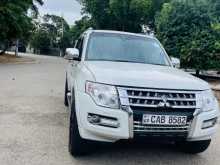 https://riyasewana.com/uploads/mitsubishi-v98w-pajero-2014-217463512622.jpg