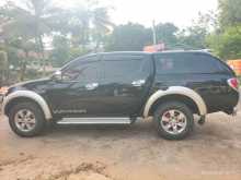 https://riyasewana.com/uploads/mitsubishi-warrior-2007-299201412042.jpg