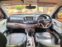 https://riyasewana.com/uploads/mitsubishi-warrior-2007-299201412443.jpg