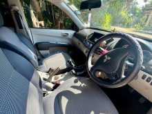 https://riyasewana.com/uploads/mitsubishi-warrior-l200-2008-49371912564.jpg