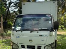 Nissan 10 5 Feet 2010 Lorry