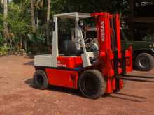 Nissan Forklift 30 2010 Heavy-Duty