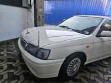 Nissan Bluebird 2000 Car