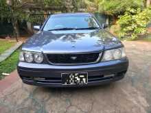 Nissan Bluebird 2000 Car