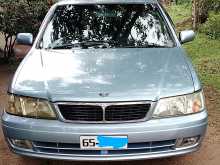 Nissan Bluebird 2000 Car