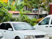 Nissan Bluebird 2000 Car