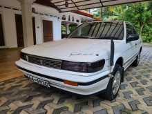 Nissan BLUEBIRD SU12 1990 Car