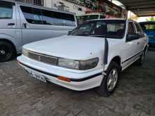 Nissan BLUEBIRD SU12 1990 Car
