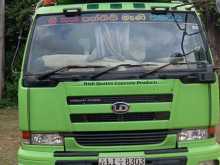 Nissan BOOM TRUCk 2000 Lorry