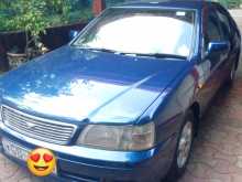 Nissan Bluebird 2000 Car