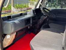 https://riyasewana.com/uploads/nissan-cabstar-2000-3014543612463.jpg
