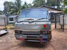 Nissan Caranan Kota QD 2000 Van