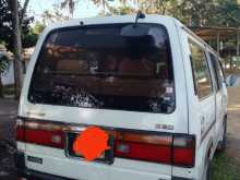 Nissan Caravan 2000 Van