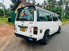 Nissan Caravan 2000 Van