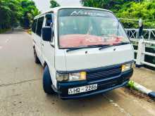 Nissan Caravan 2000 Van