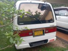 Nissan Caravan 2000 Van