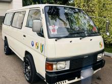 Nissan Caravan 2000 Van