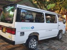 Nissan Caravan 2000 Van