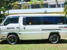 Nissan Caravan 2000 Van