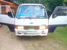 Nissan Caravan 1987 Van