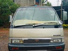 Nissan Caravan 2000 Van