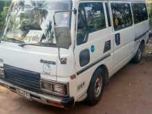 Nissan Caravan 1985 Van