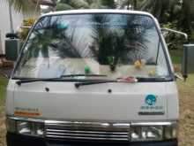 Nissan Caravan 1990 Van
