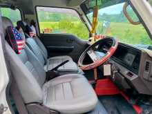 https://riyasewana.com/uploads/nissan-caravan-1992-1817133312562.jpg