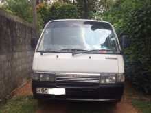 Nissan Caravan Short 1995 Van