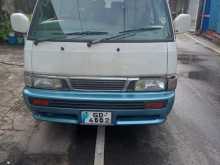 Nissan Caravan 1995 Van