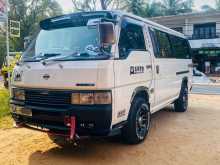 Nissan Caravan 2000 Van