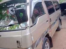 Nissan Caravan 2000 Van