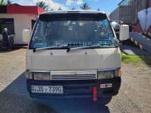 Nissan Caravan 2000 Van