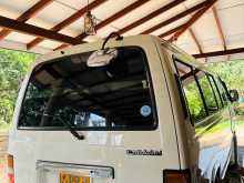 Nissan Caravan 2000 Van