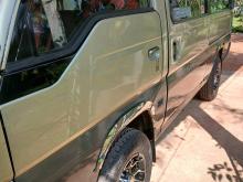 Nissan Caravan 2001 Van