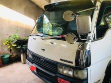 Nissan Caravan 2000 Van