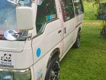 Nissan Caravan 2000 Van