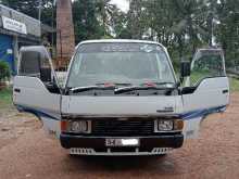 Nissan Caravan 1988 Van